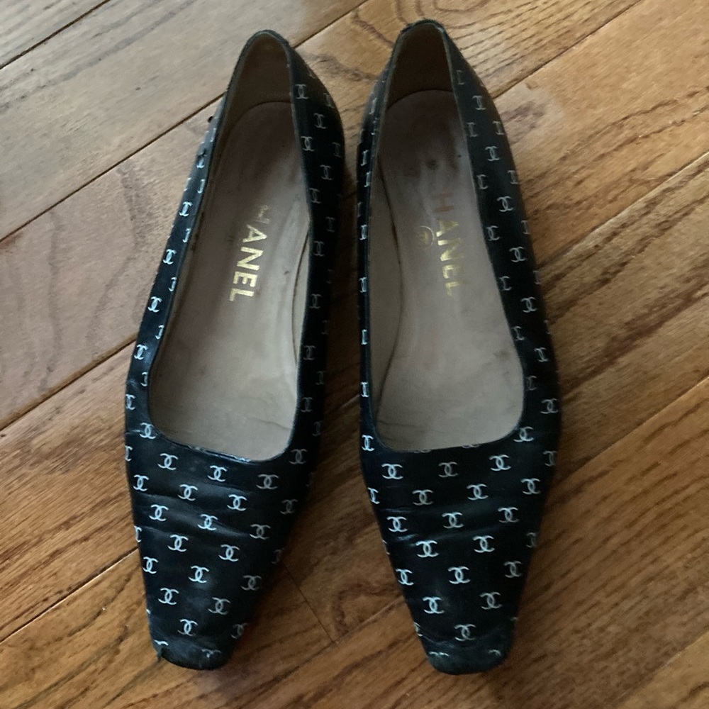 CHANEL logo flats sz 37 US 7